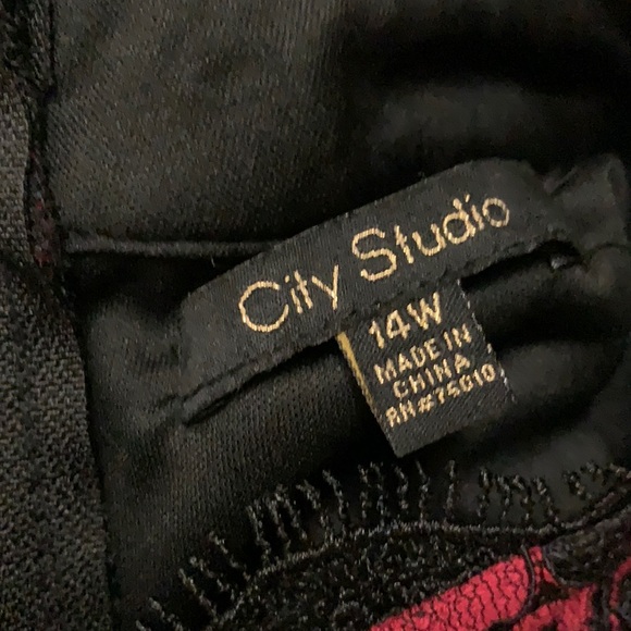 Red and Black lace dress - Picture 4 of 7